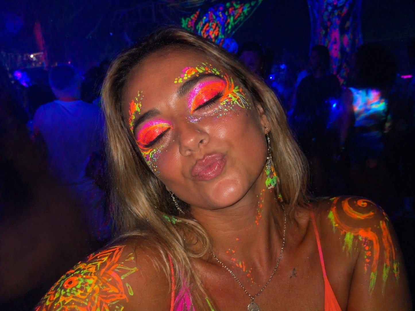 Maquillage fluorescent